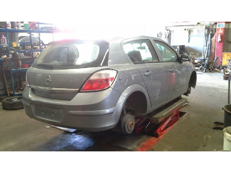 opel astra h berlina del año 2005