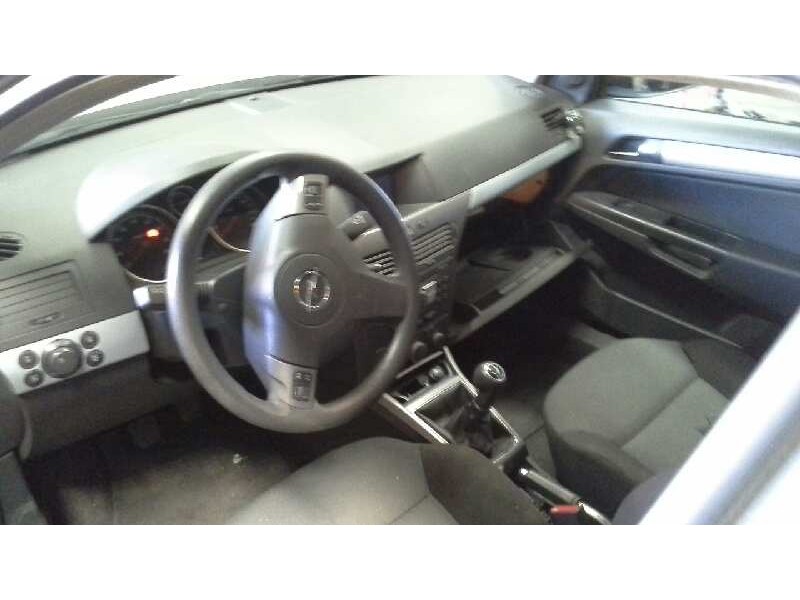 opel astra h berlina del año 2005