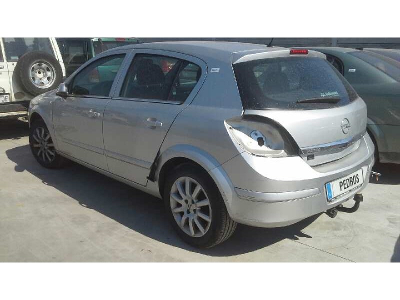 opel astra h berlina del año 2005
