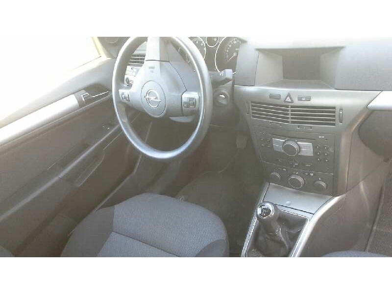 opel astra h berlina del año 2005