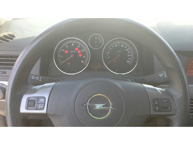 opel astra h berlina del año 2005