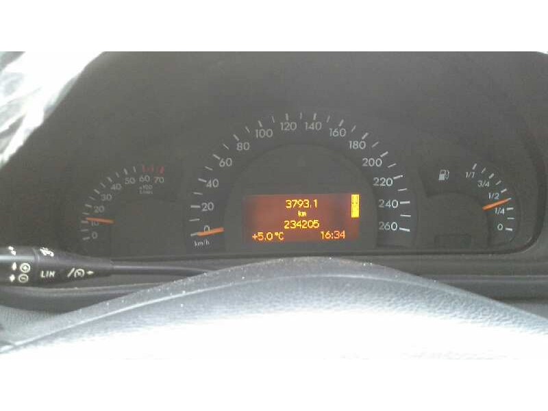 mercedes-benz clase c (w203) berlina del año 2003