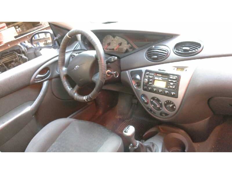 ford focus berlina (cak) del año 2000