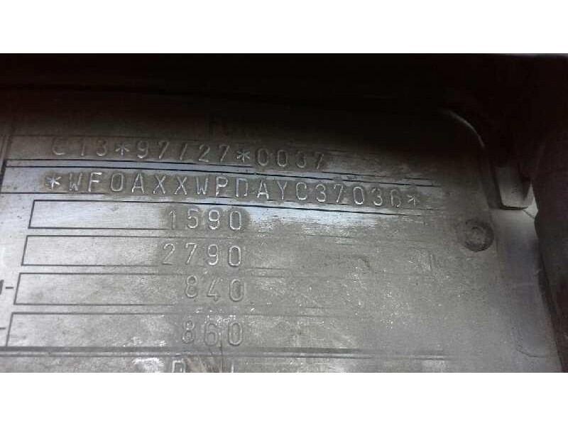 ford focus berlina (cak) del año 2000