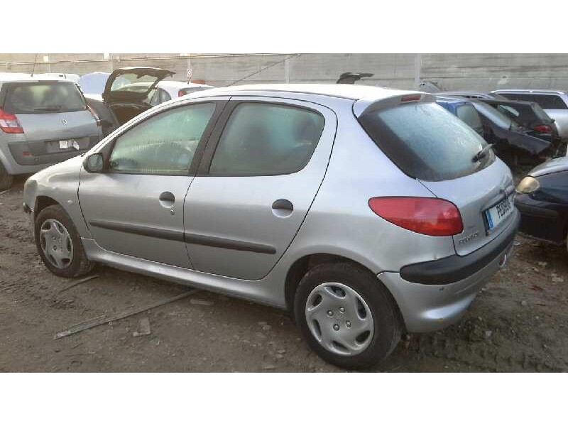 peugeot 206 berlina del año 2001