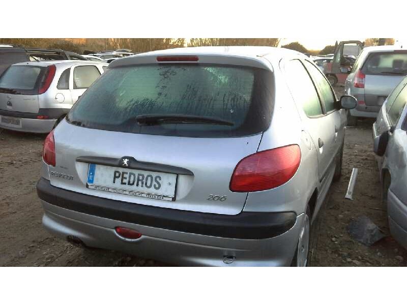 peugeot 206 berlina del año 2001