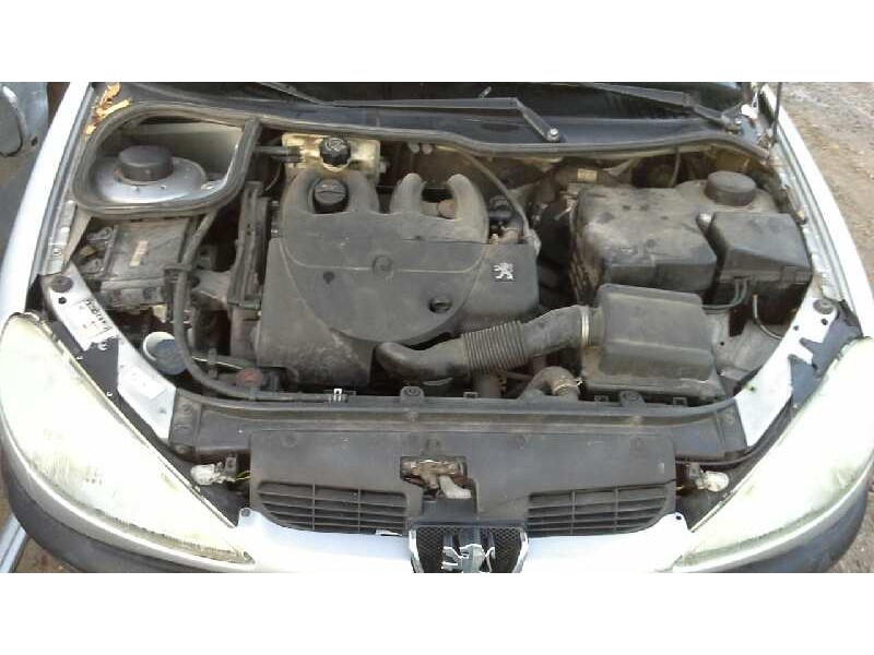 peugeot 206 berlina del año 2001