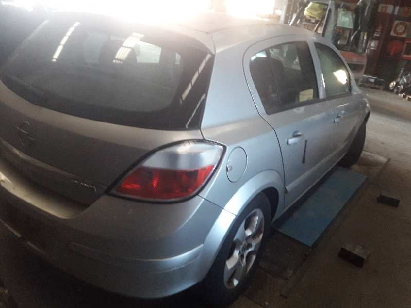 opel astra h berlina del año 2005