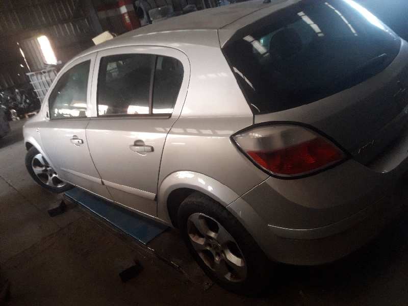 opel astra h berlina del año 2005