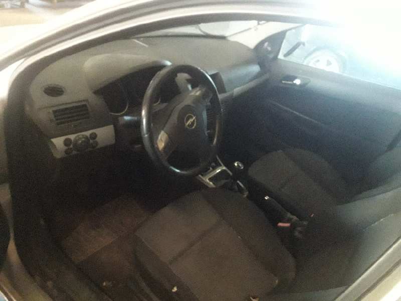opel astra h berlina del año 2005