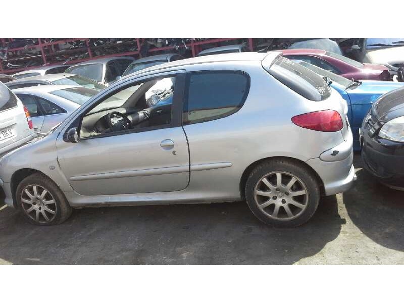 peugeot 206 berlina del año 2002