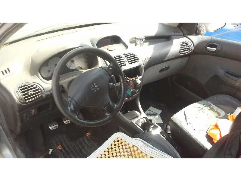 peugeot 206 berlina del año 2002