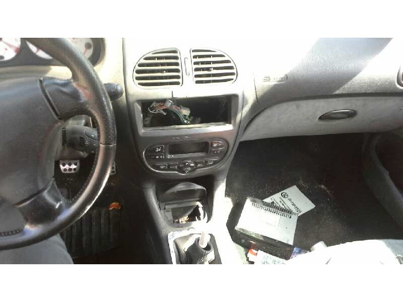 peugeot 206 berlina del año 2002