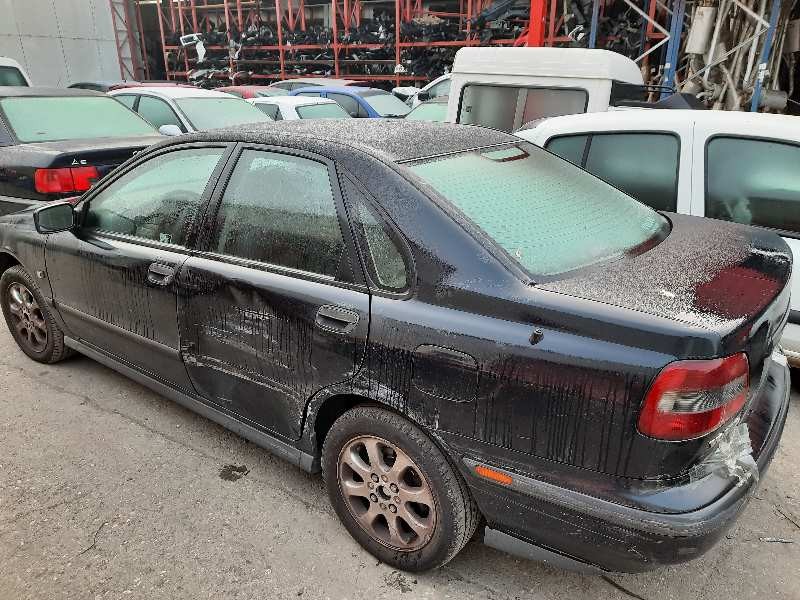 volvo s40 berlina del año 1999