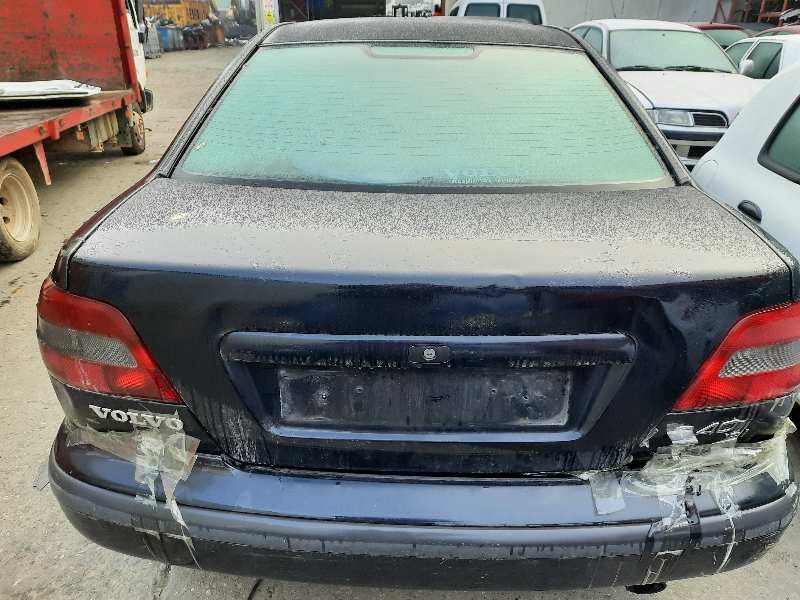 volvo s40 berlina del año 1999