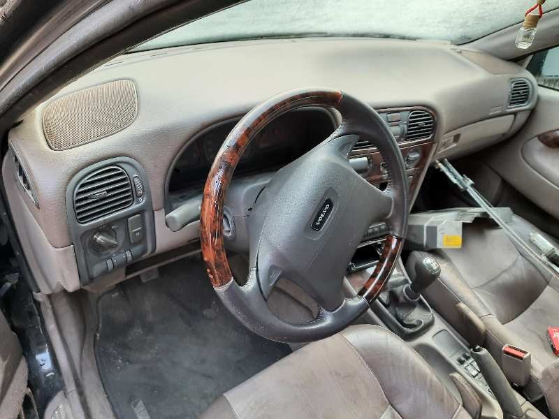 volvo s40 berlina del año 1999