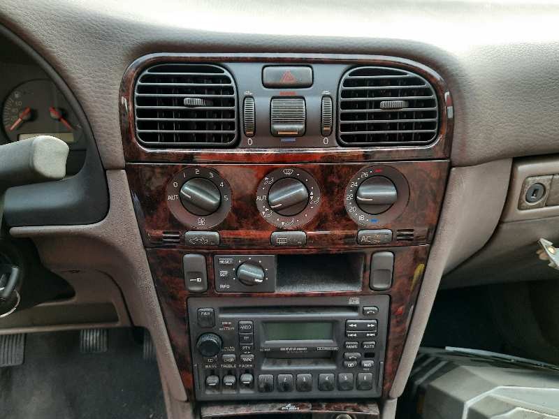 volvo s40 berlina del año 1999