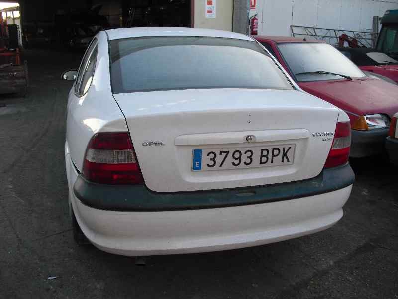 opel vectra b berlina del año 1950