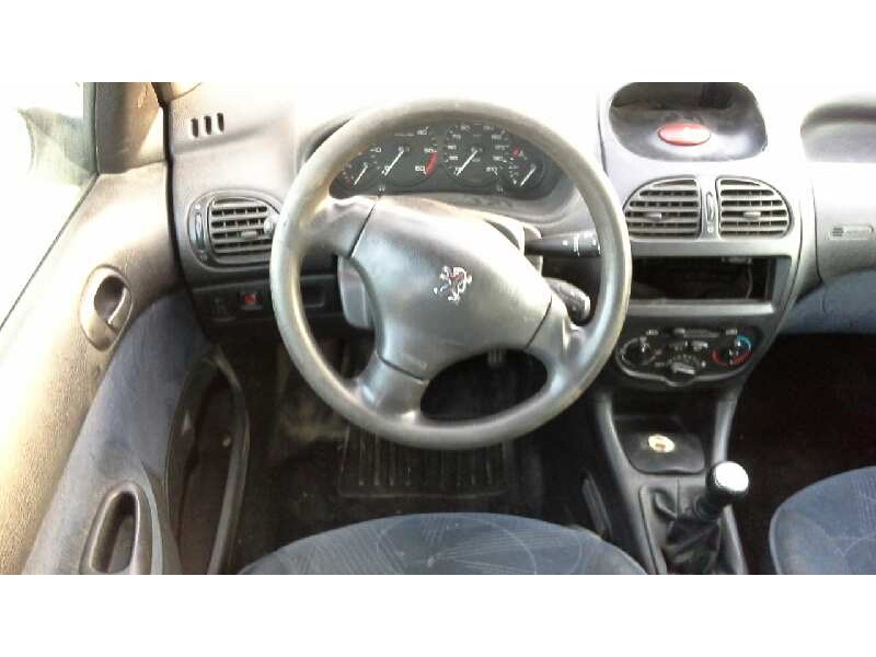 peugeot 206 berlina del año 2002