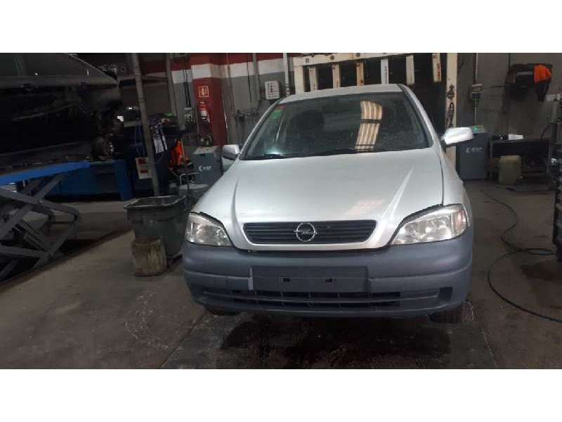 opel astra g berlina del año 2000