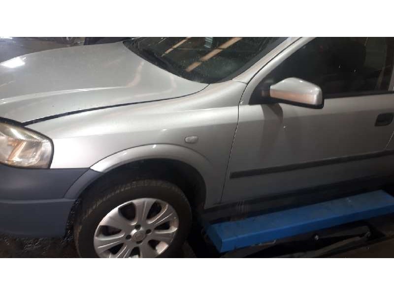 opel astra g berlina del año 2000