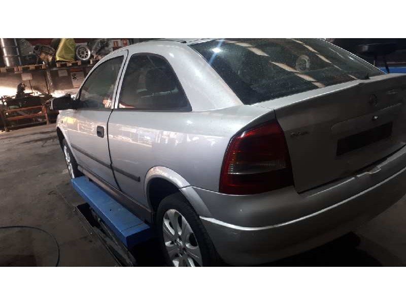 opel astra g berlina del año 2000