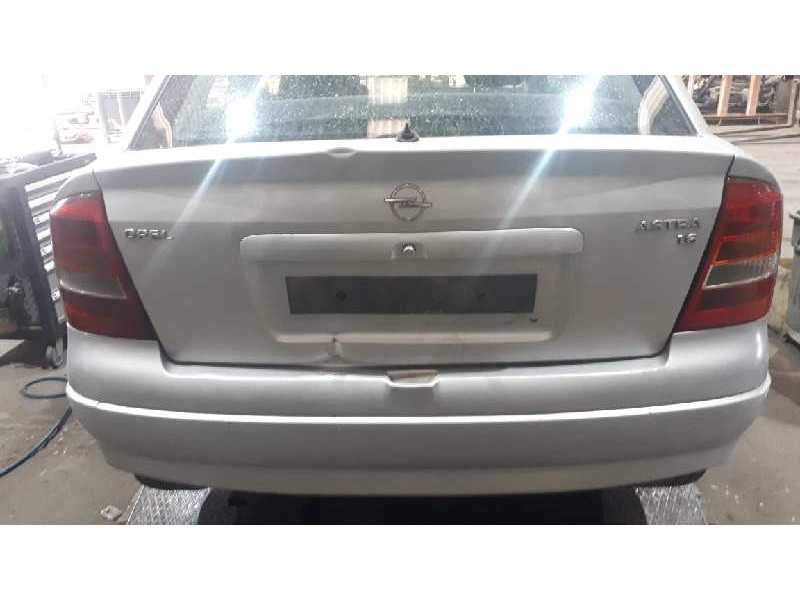opel astra g berlina del año 2000