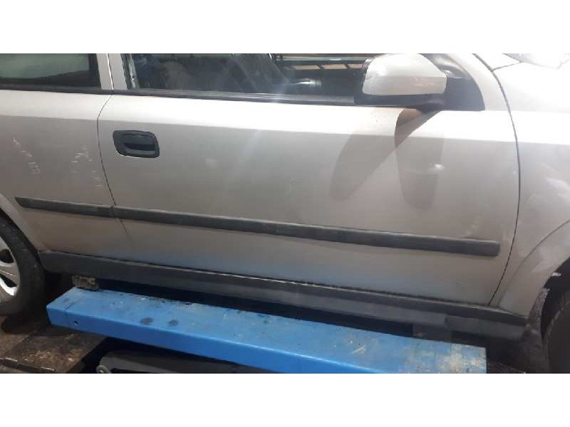 opel astra g berlina del año 2000