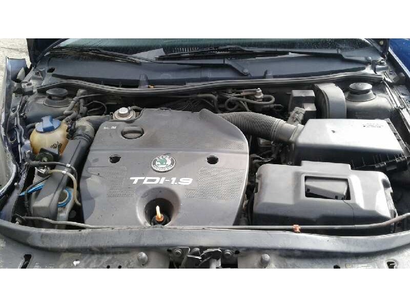 skoda octavia berlina (1u2) del año 2000