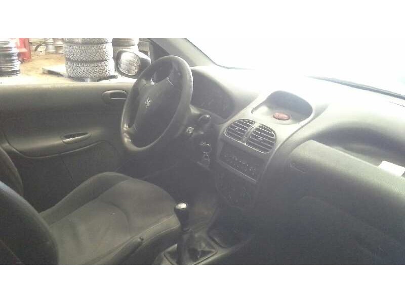 peugeot 206 berlina del año 2002