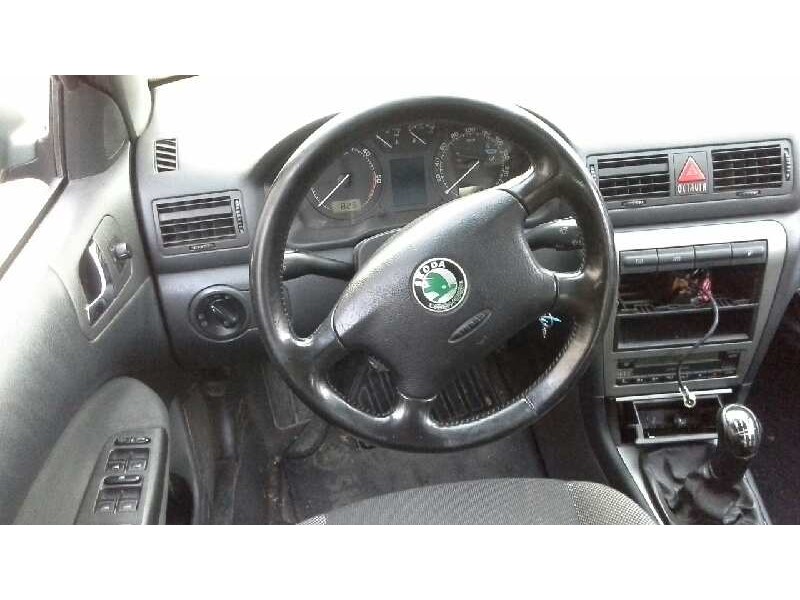 skoda octavia berlina (1u2) del año 2003