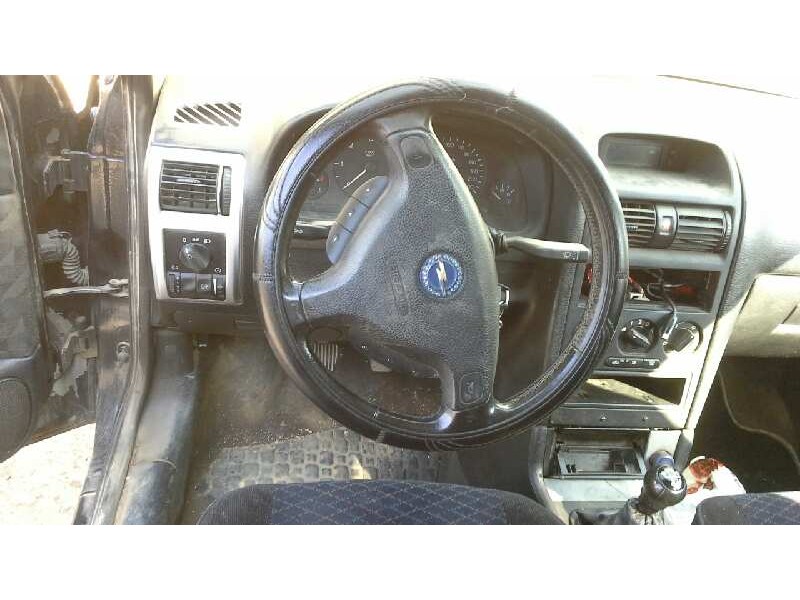 opel astra g berlina del año 2001