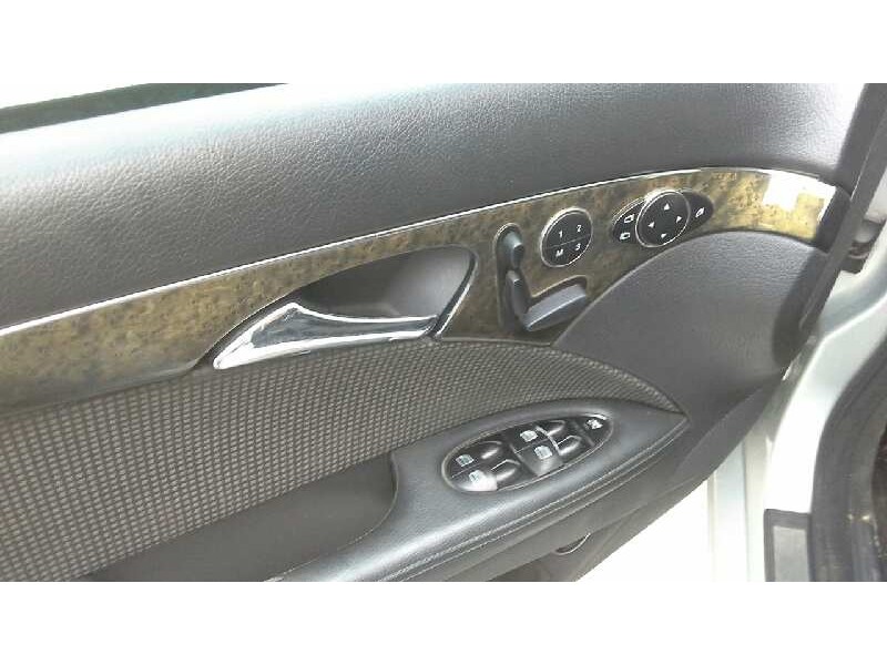 mercedes-benz clase e (w211) berlina del año 2005
