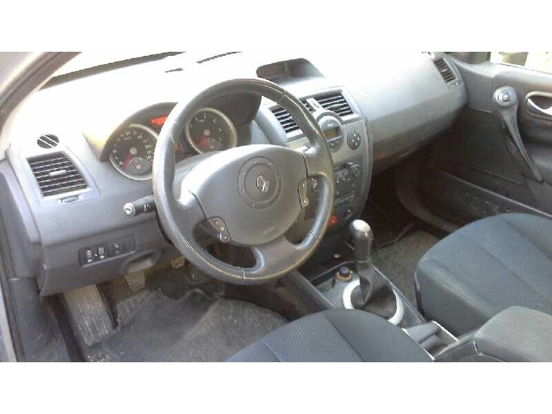 renault megane ii classic berlina del año 2004