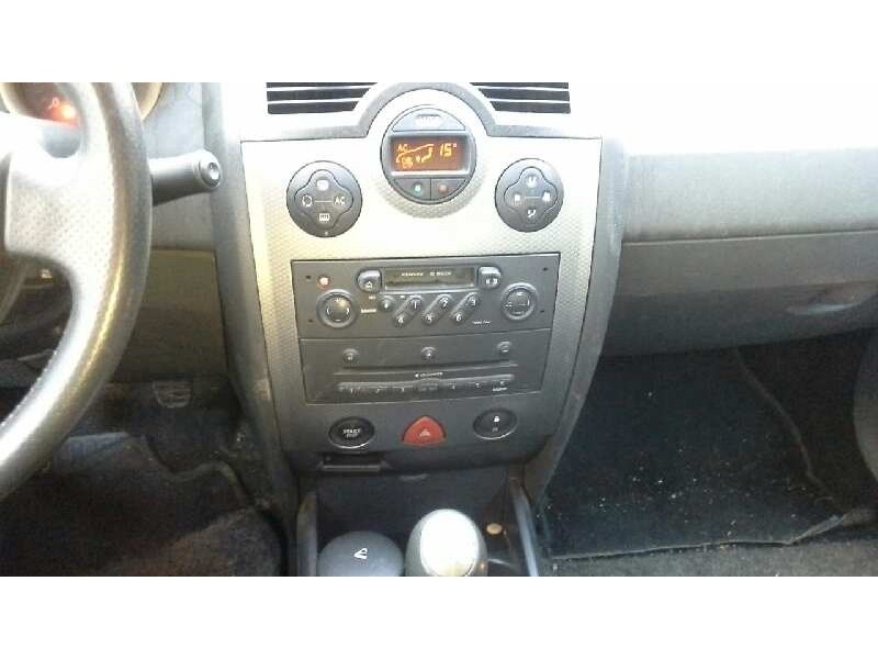 renault megane ii classic berlina del año 2004