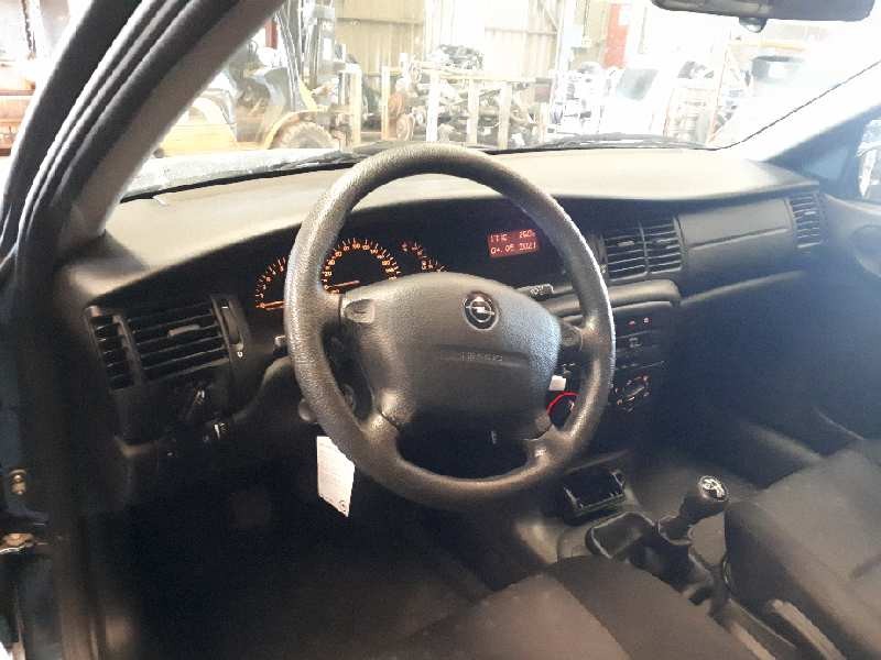 opel vectra b berlina del año 2001