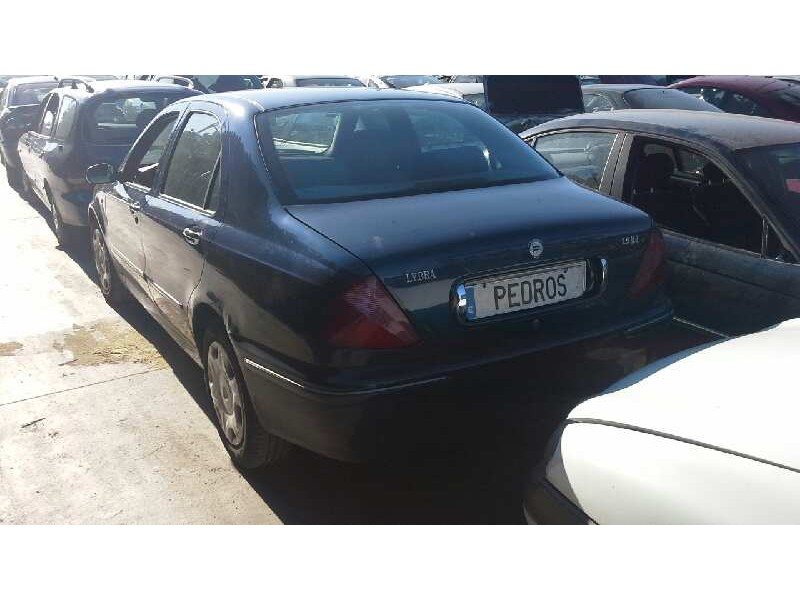 lancia lybra berlina del año 2001