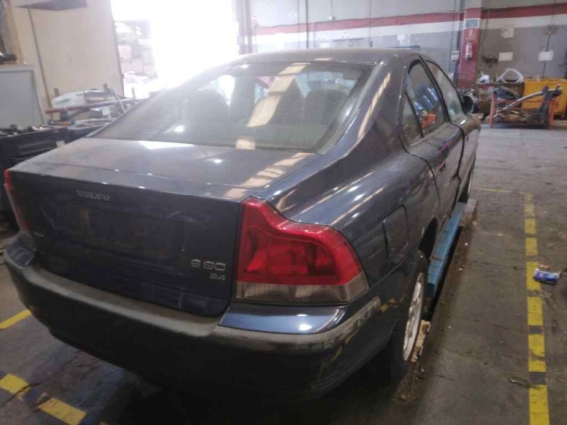 volvo s60 berlina del año 2001