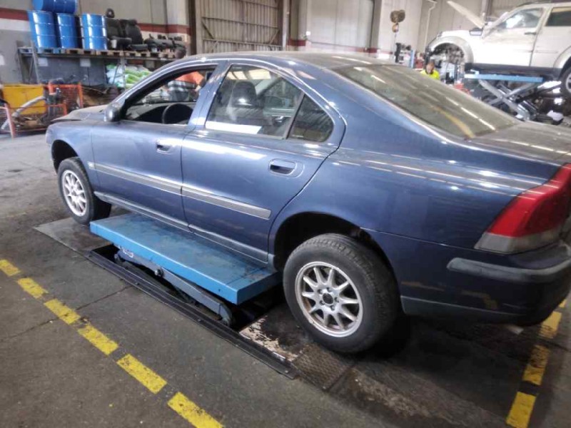 volvo s60 berlina del año 2001