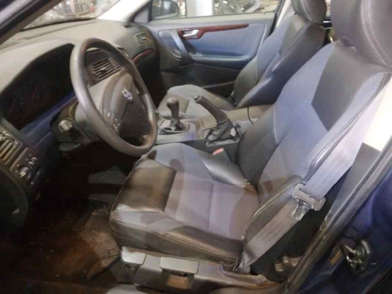 volvo s60 berlina del año 2001