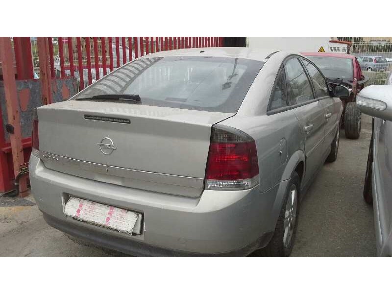 opel vectra c berlina del año 2004