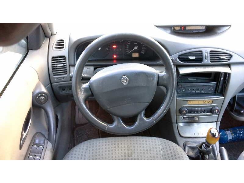 renault laguna ii grandtour (kg0) del año 2004