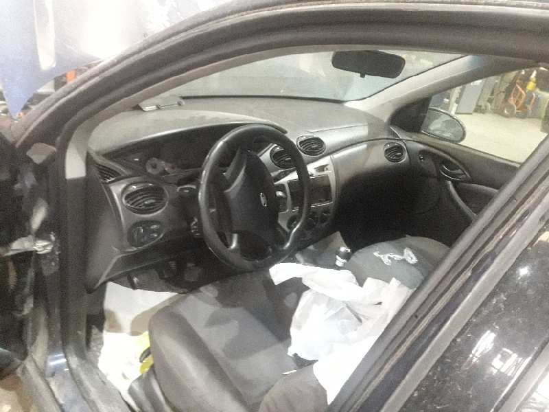 ford focus berlina (cak) del año 2001