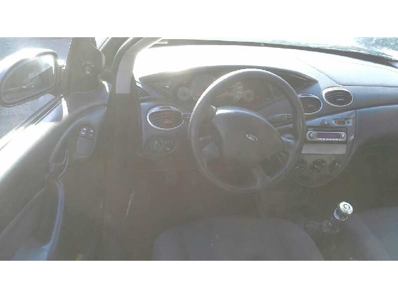ford focus berlina (cak) del año 2001