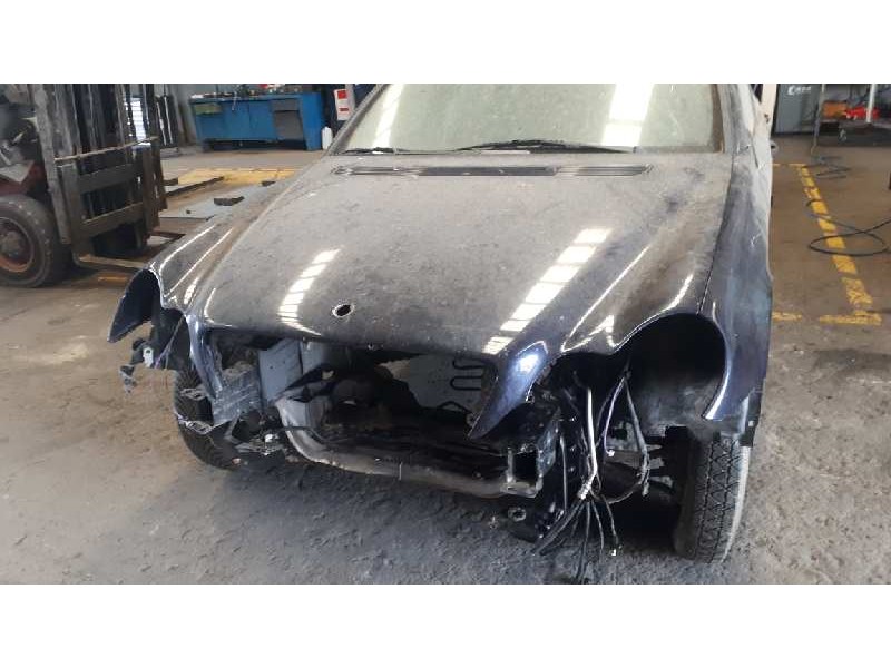 mercedes-benz clase c (w203) berlina del año 2003