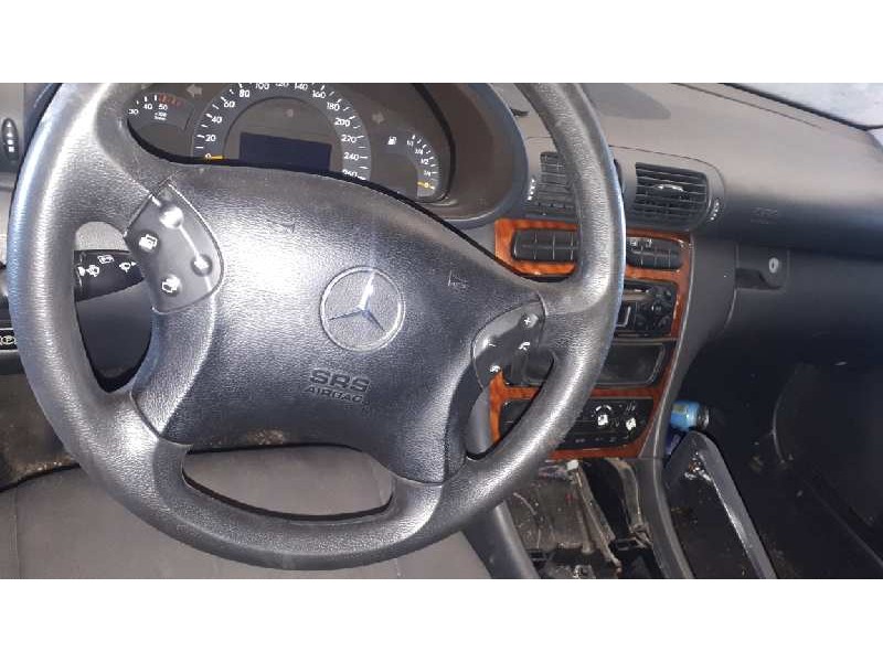mercedes-benz clase c (w203) berlina del año 2003