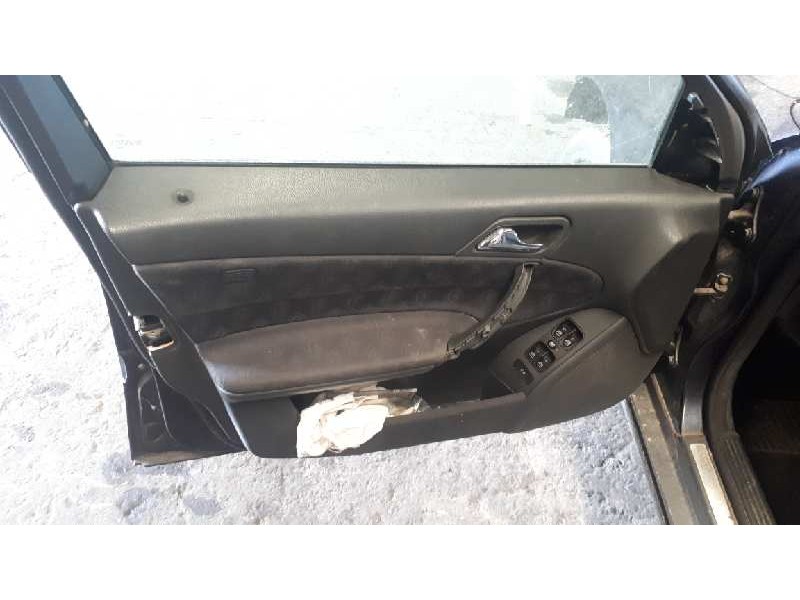 mercedes-benz clase c (w203) berlina del año 2003