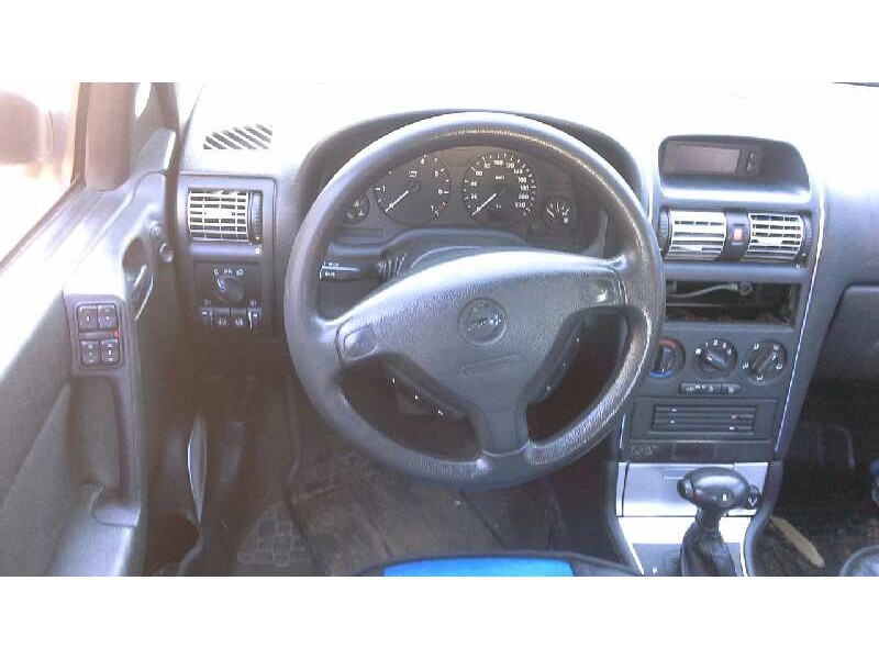 opel astra g berlina del año 2001