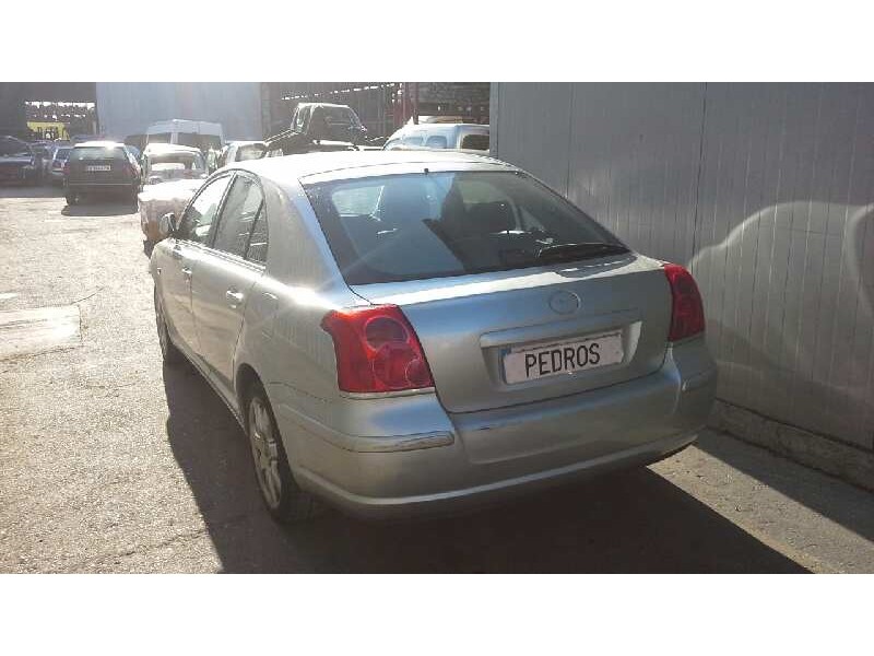 toyota avensis berlina (t25) del año 2003