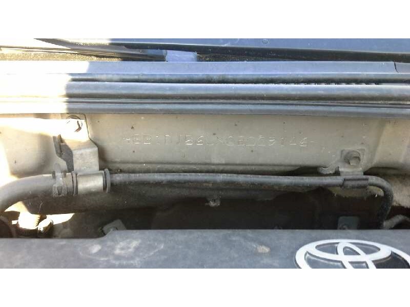 toyota avensis berlina (t25) del año 2003